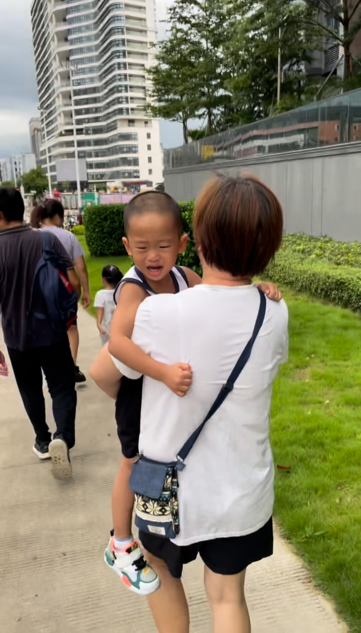 图1、不想上学的含含